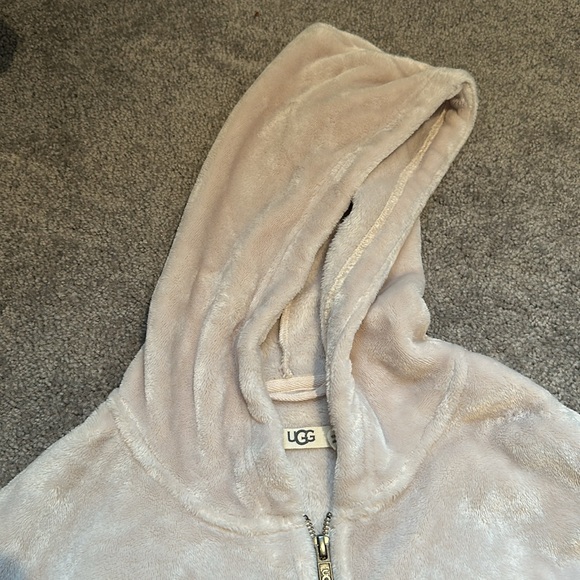 UGG Zip-Up - Picture 3 of 6